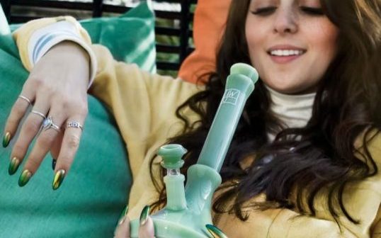 how to get rid of weed smell on clothes