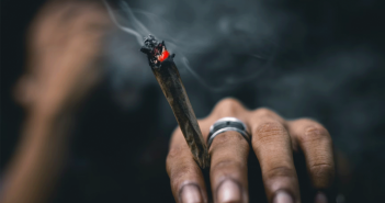 how to pass a joint the right way